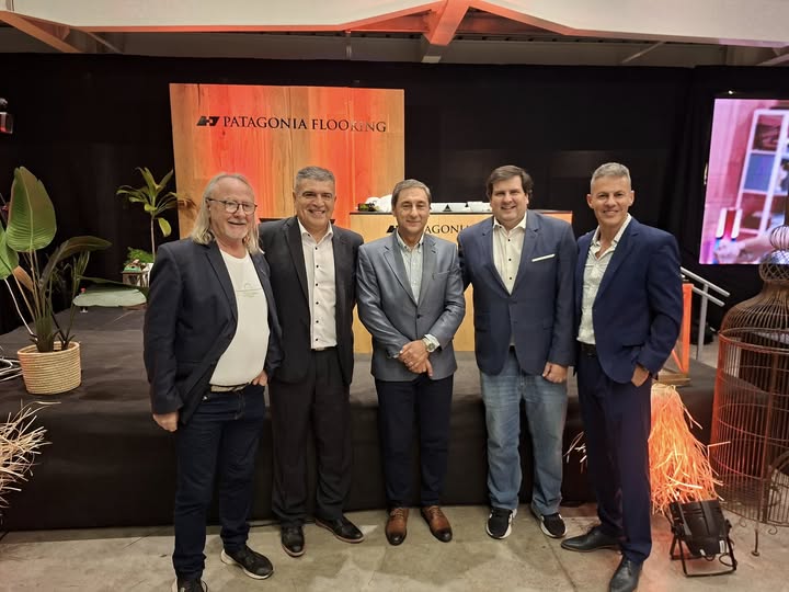Carlos Silva Neder inauguró el showroom de Patagonia Flooring en La Banda Carlos Silva Neder inauguró el showroom de Patagonia Flooring en La Banda