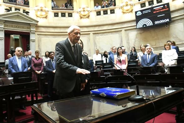 Juramento y compromiso del senador nacional José Emilio Neder