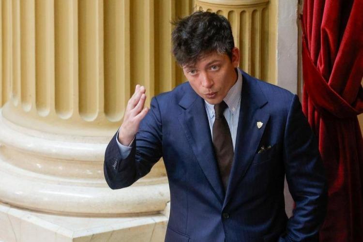 Santiago Caputo cita al Quijote para celebrar el entrenamiento conjunto con EE.UU