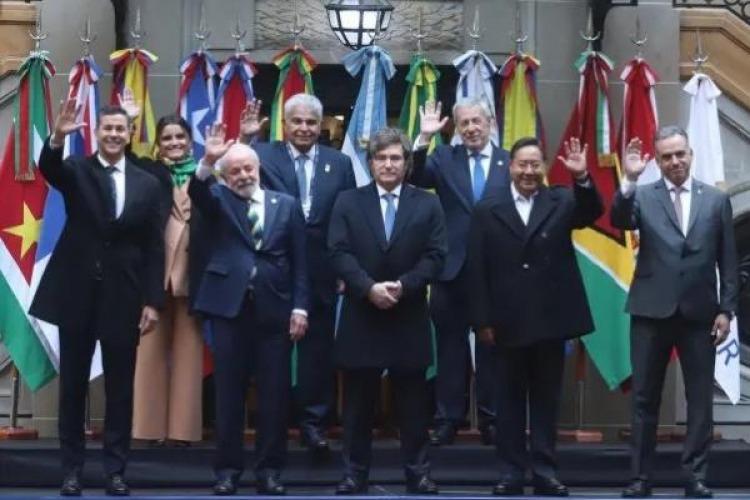 Javier Milei evalúa ausentarse de la Cumbre del Mercosur en medio de un clima de aislamiento regional Javier Milei evalúa ausentarse de la Cumbre del Mercosur en medio de un clima de aislamiento regional
