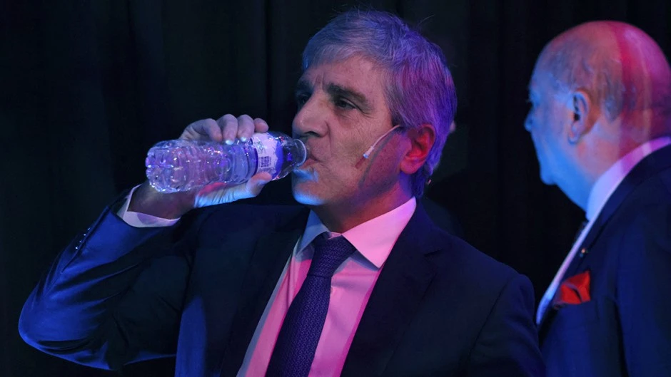 Economistas cuestionan el superávit financiero del gobierno y alertan sobre déficit real