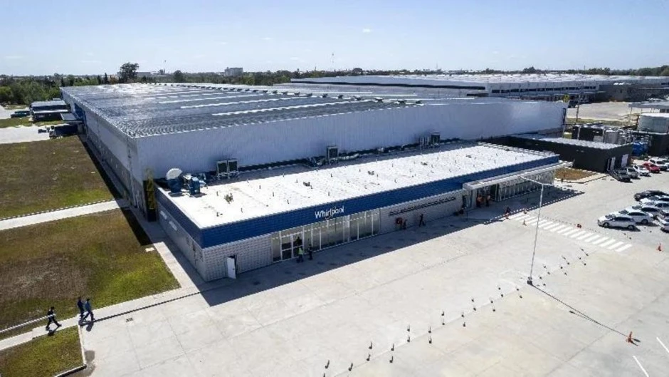 Whirlpool cierra su «mega planta» de lavarropas en Pilar e indemniza a 300 trabajadores por recesión