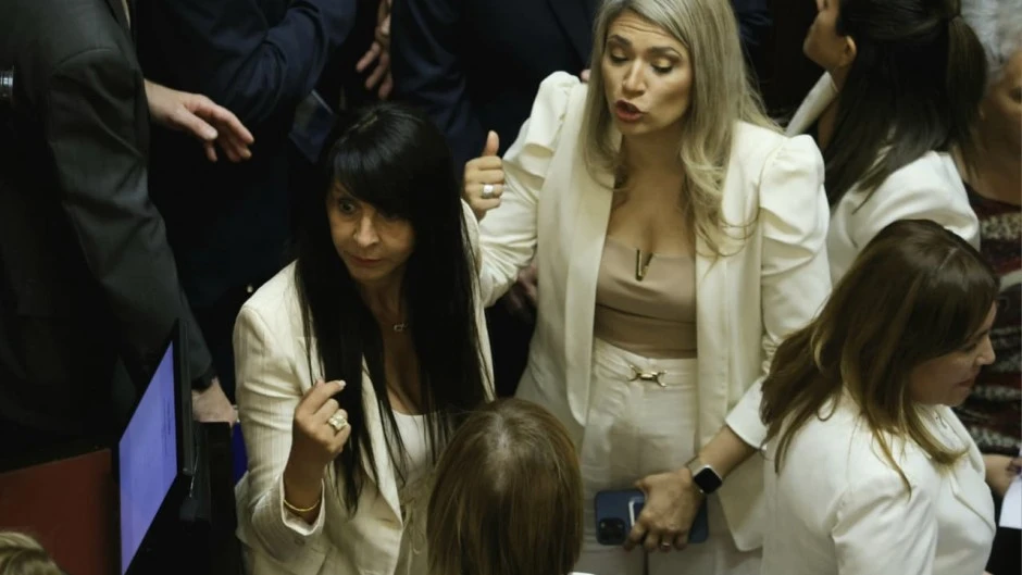 Lorena Villaverde intentó colarse en la jura de senadores, pero su pliego vuelve a Comisión