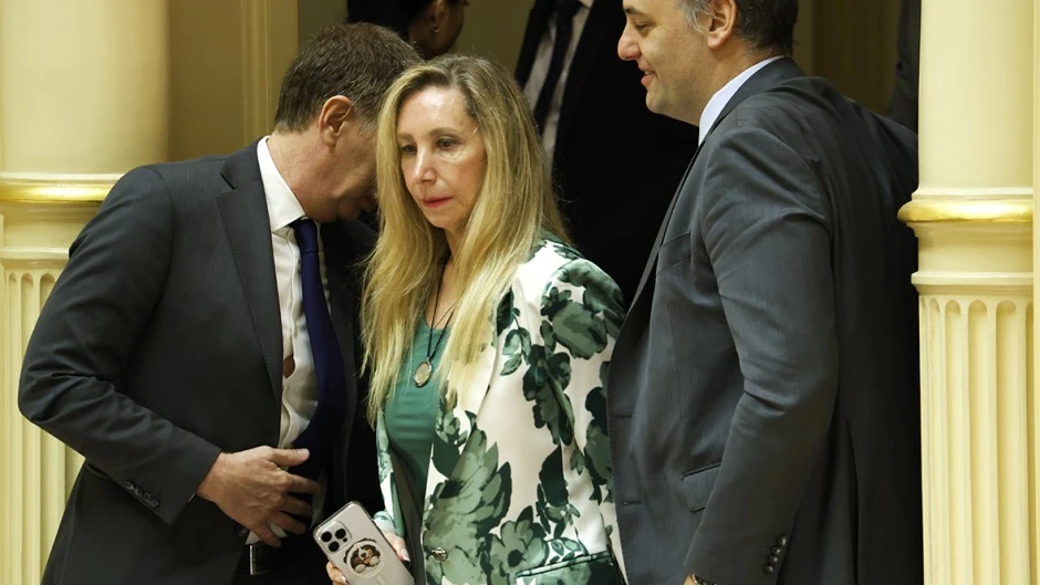 Interna en el gobierno: Karina Milei discrepa con la pelea de su hermano contra «Chiqui» Tapia