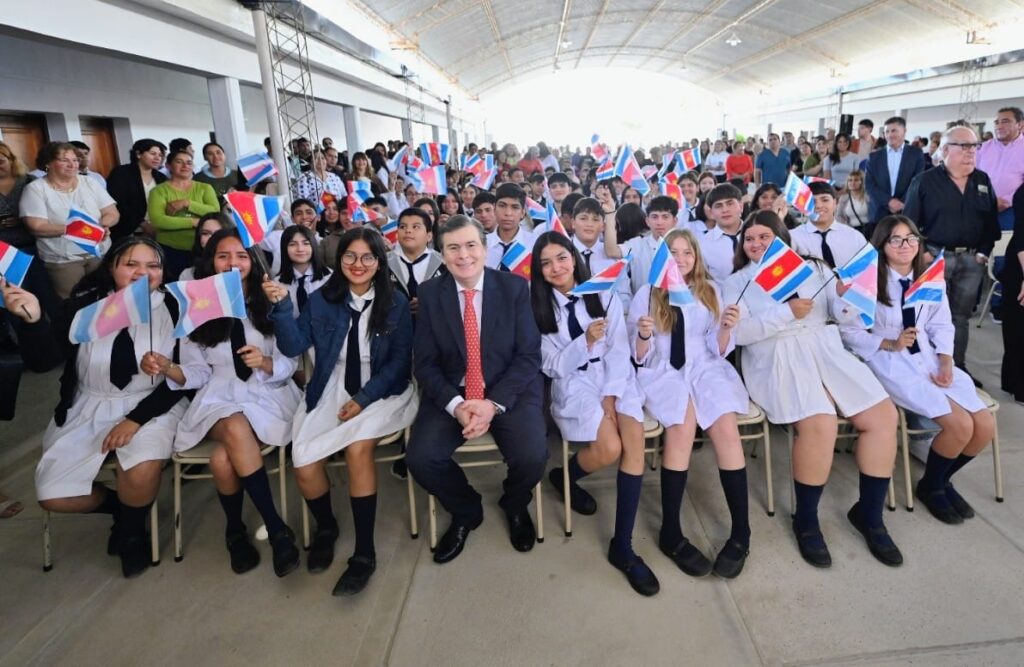El Gobernador Zamora habilitó el renovado edificio del Colegio Secundario “San Antonio” de Choya
