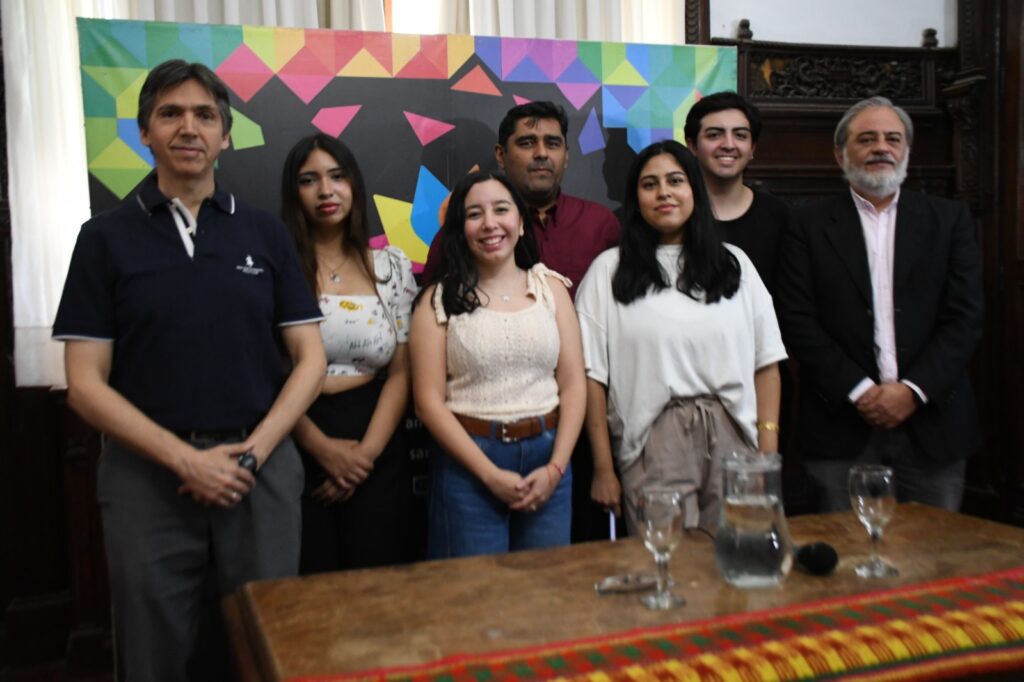 El Coro Estable de la Provincia y la Orquesta Gioia Gionanile reviven los grandes éxitos del pop de las décadas del 60 al 90 con la «Retro Pop» El Coro Estable de la Provincia y la Orquesta Gioia Gionanile reviven los grandes éxitos del pop de las décadas del 60 al 90 con la «Retro Pop»