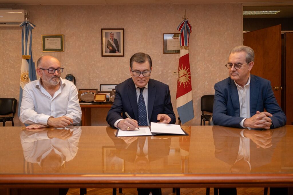 Zamora firmó un acuerdo para que jóvenes cineastas del Norte Argentino puedan ser parte los festivales de San Sebastián y de Málaga