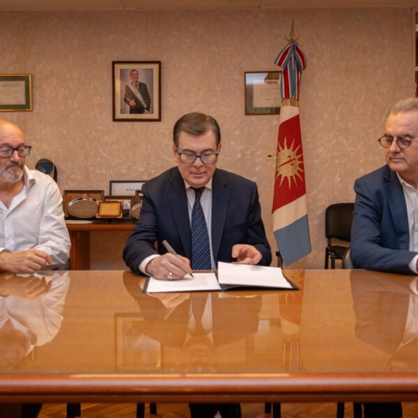 Zamora firmó un acuerdo para que jóvenes cineastas del Norte Argentino puedan ser parte los festivales de San Sebastián y de Málaga