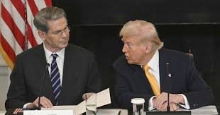 Trump amenazó con «pegarle una patada en culo» a Bessent Trump amenazó con «pegarle una patada en culo» a Bessent