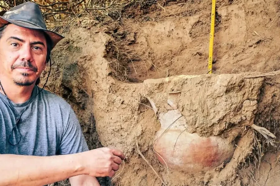 Descubrimiento arqueológico en Catamarca: Desprendimiento de tierra en Andalgalá reveló una urna funeraria infantil