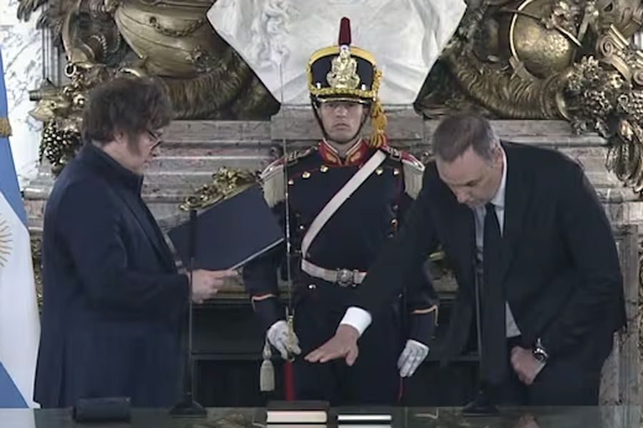 Nombramientos: Milei le tomó juramento a Manuel Adorni como Jefe de Gabinete