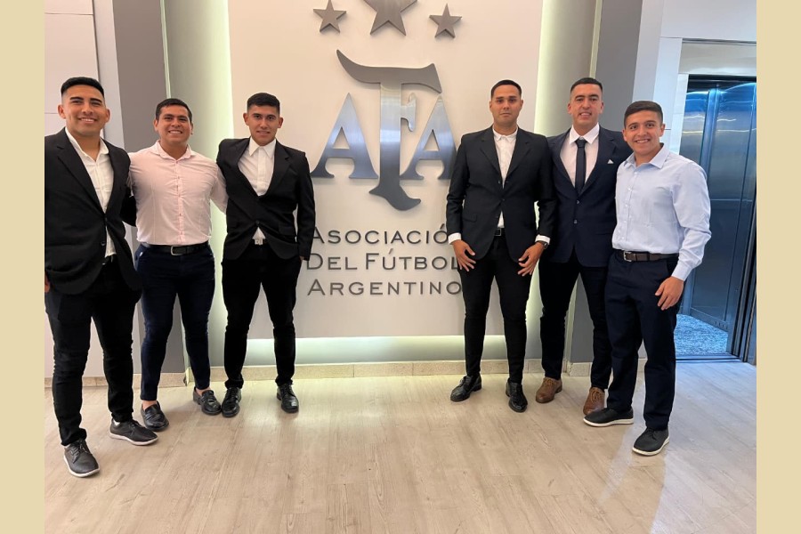 Fútbol Regional: Árbitros Santiagueños Renuevan y Firman Contrato con AFA para Dirigir el Torneo Regional Amateur Fútbol Regional: Árbitros Santiagueños Renuevan y Firman Contrato con AFA para Dirigir el Torneo Regional Amateur