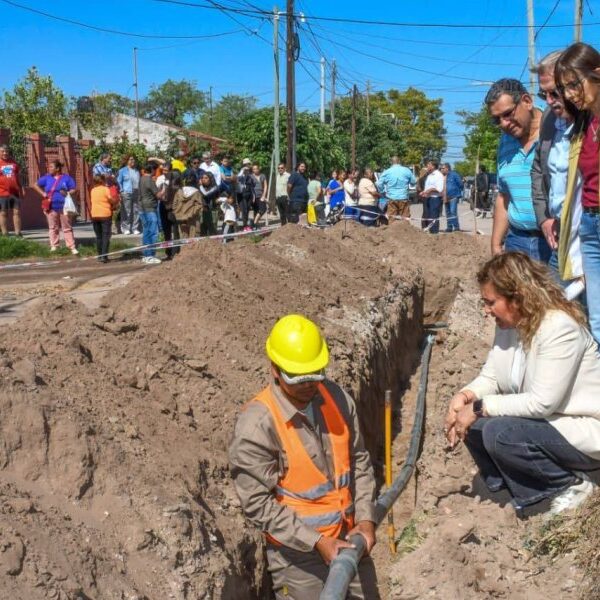 Avanza la extensión de la red de agua potable en el barrio Reconquista
