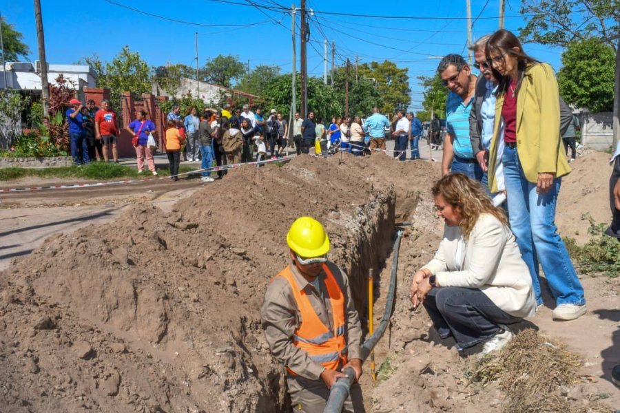 Avanza la extensión de la red de agua potable en el barrio Reconquista