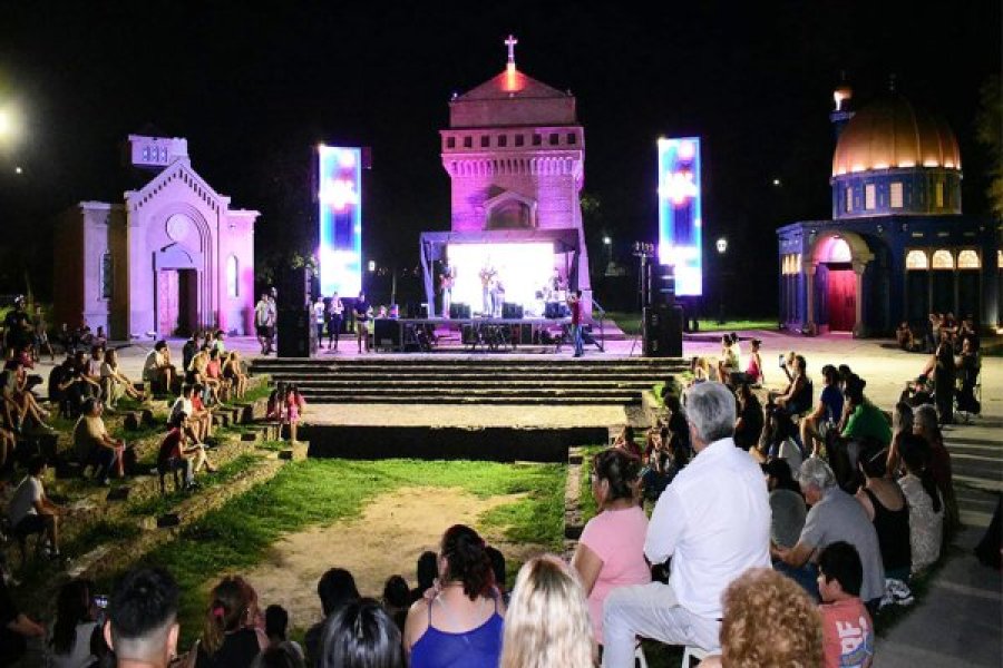 Celebración del Día de la Tradición con folclore en el Parque del Encuentro