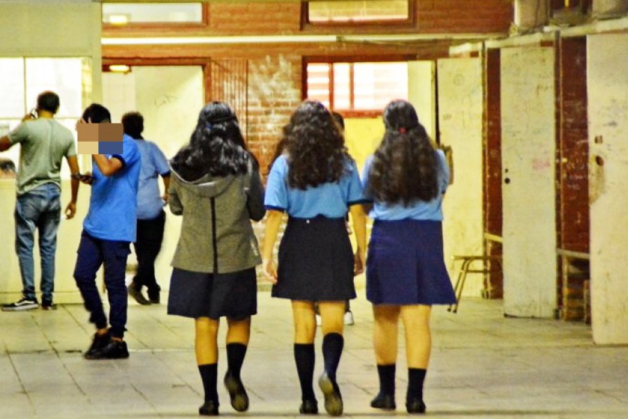 Alumna pierde la conciencia tras ser agredida en el baño de un colegio secundario de La Banda Alumna pierde la conciencia tras ser agredida en el baño de un colegio secundario de La Banda