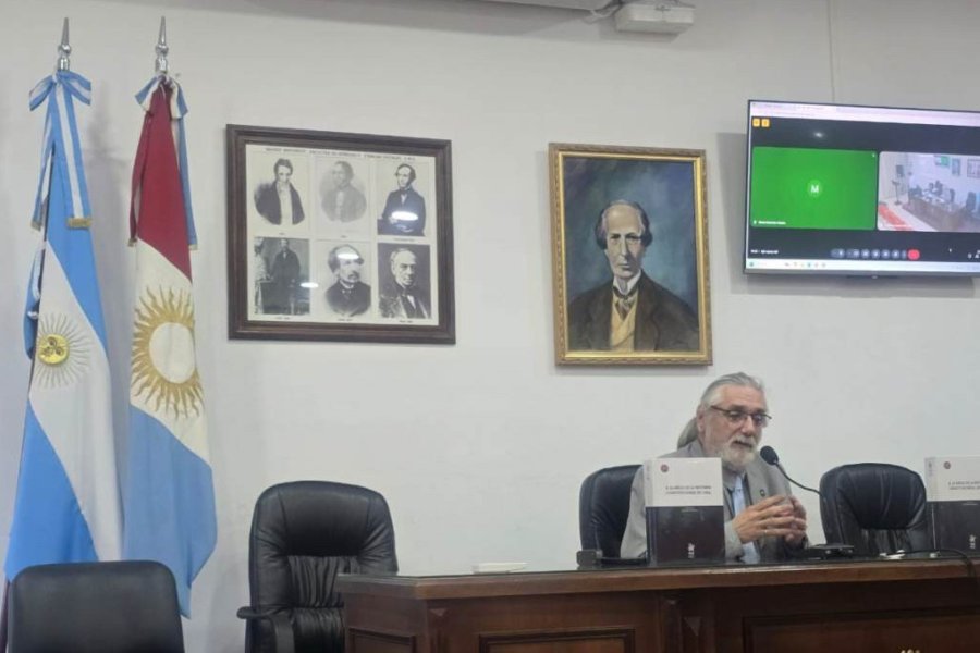 El Dr. Eduardo Llugdar presenta libro sobre Reforma Constitucional y Analiza Fallo de la Corte IDH El Dr. Eduardo Llugdar presenta libro sobre Reforma Constitucional y Analiza Fallo de la Corte IDH