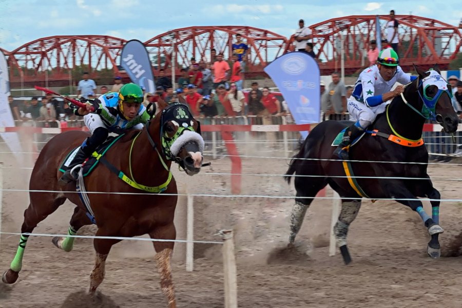 Turf: Cowboy se lleva el gran Premio Triple Corona en el Hipódromo 27 de Abril