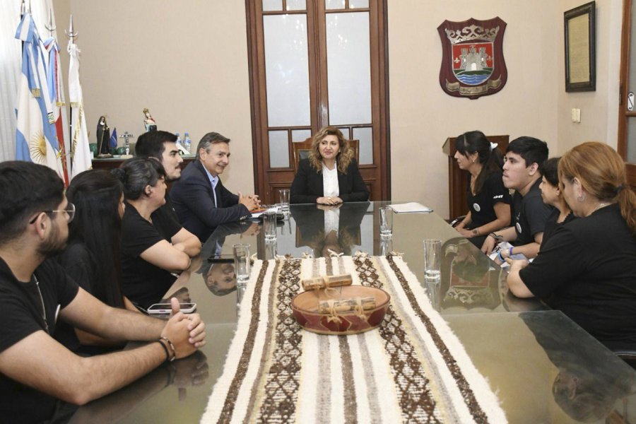 La intendente Norma Fuentes recibe a directivos del Coro de Señas “La fuerza del corazón”