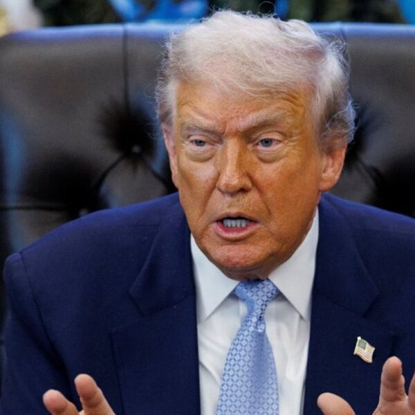 Trump no descarta enviar tropas a Venezuela, pero se muestra abierto al diálogo con Maduro