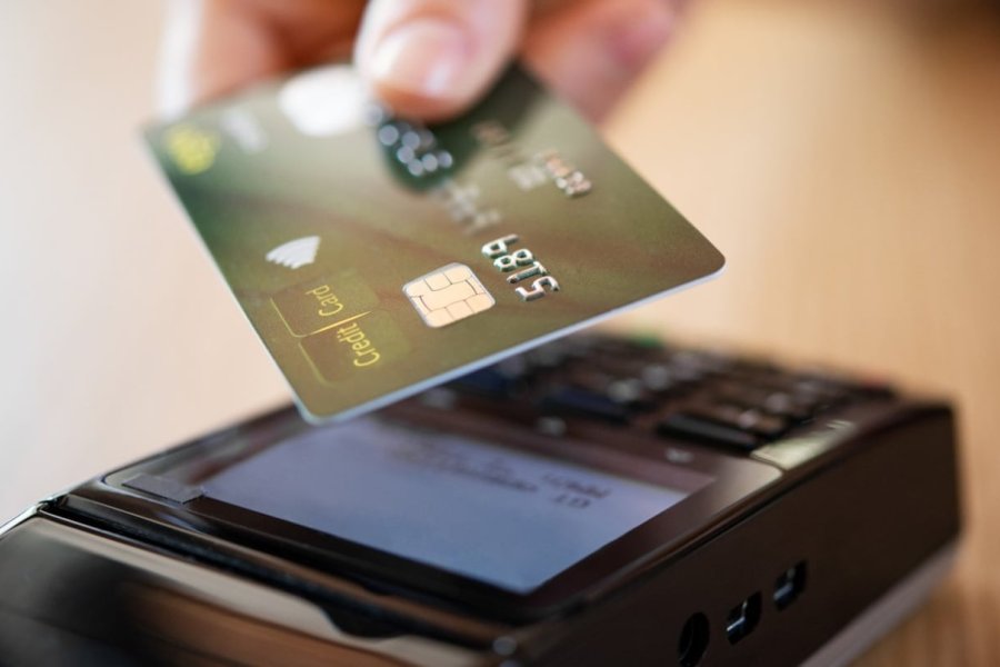 El endeudamiento familiar alcanza un nivel récord, impulsado por la morosidad en préstamos personales y tarjetas