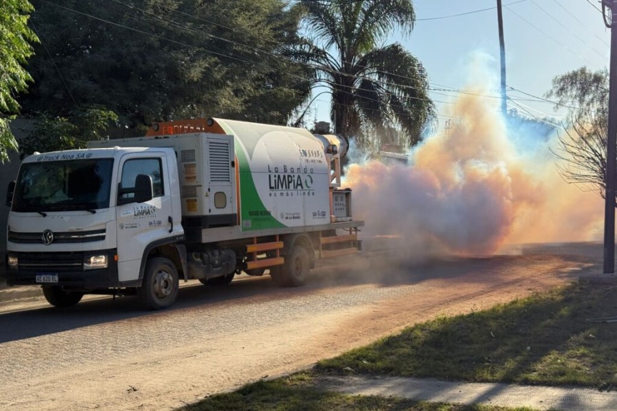 Refuerzan la fumigación en barrios bandeños para combatir el dengue