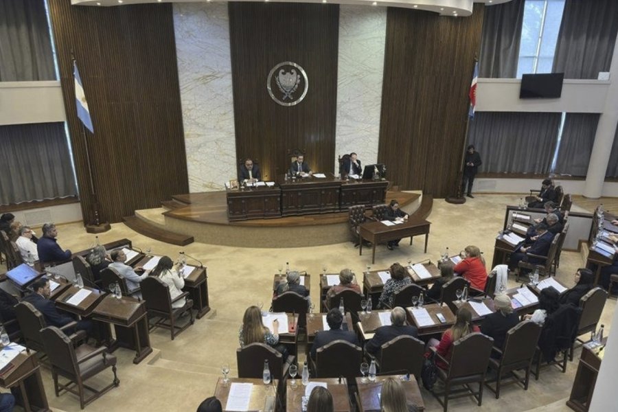 Sesiones de asunción en Santiago del Estero: Elías Suárez jura el 10 y nuevos legisladores asumen el 5 de diciembre