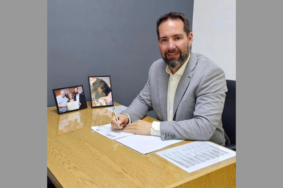 Escándalo en Mendoza: Detienen a concejal libertario por conducir ebrio, sin patente y con una copa de Vino