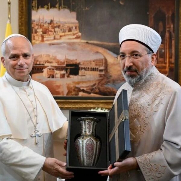 El Papa León XIV visita Estambul: Un mensaje de ánimo a la pequeña comunidad católica