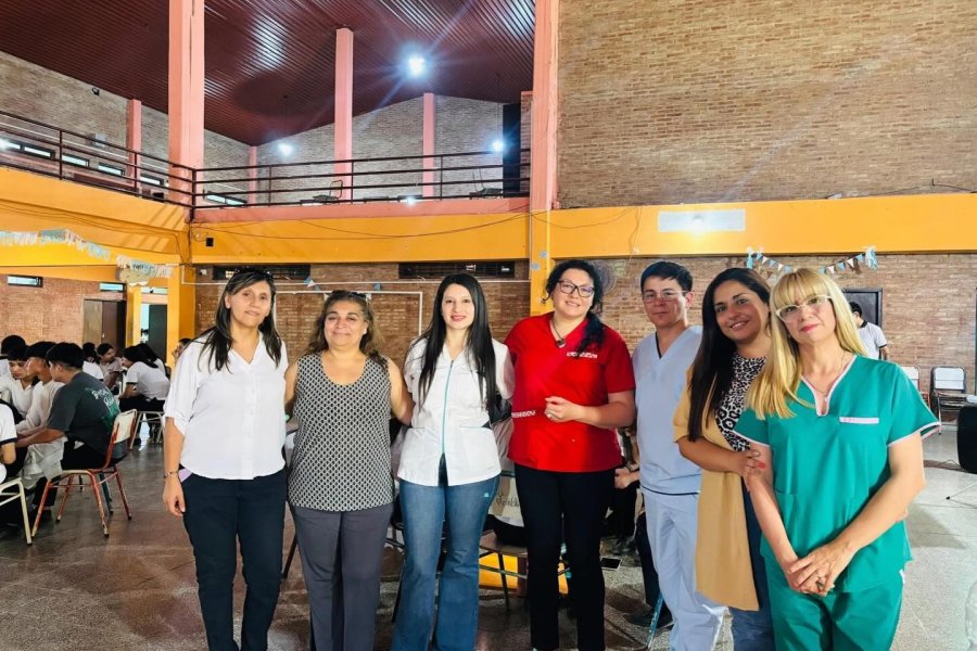 Taller de sensibilización sobre VIH y SIDA para alumnos en Clodomira