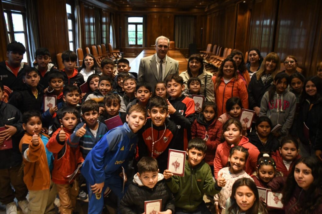 Alumnos de Taco Pujio visitaron Casa de Gobierno Alumnos de Taco Pujio visitaron Casa de Gobierno