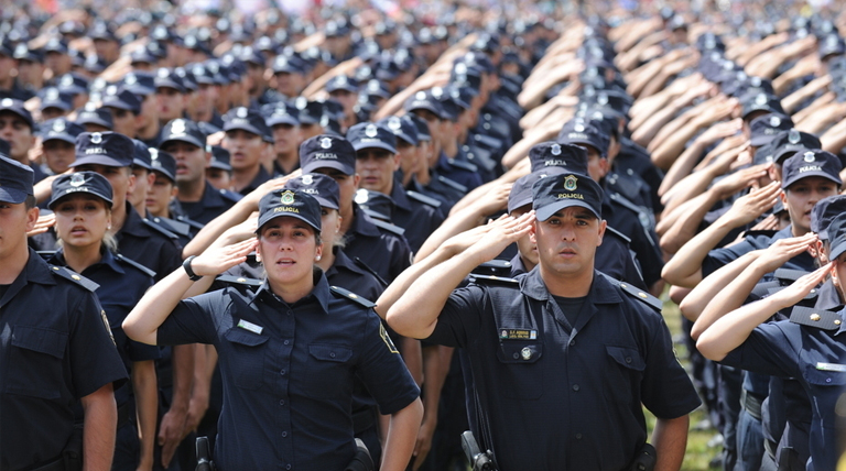 El Gobierno provincial homologó el ascenso de 1.439 efectivos de la Policía El Gobierno provincial homologó el ascenso de 1.439 efectivos de la Policía