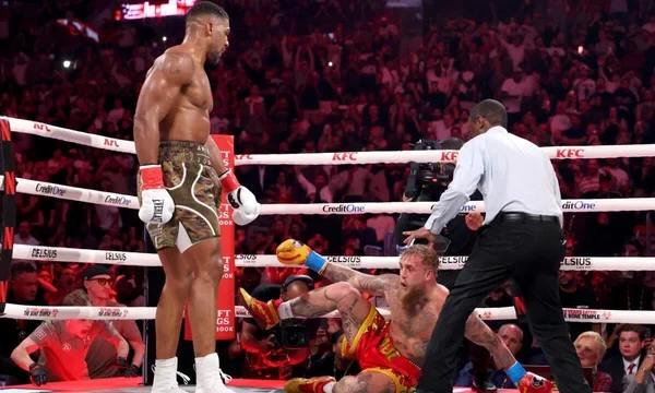 Joshua impone su jerarquía: KO técnico y mandíbula rota para Jake Paul