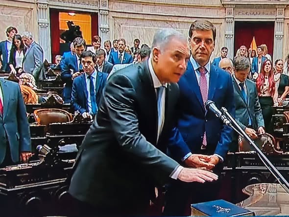 El nuevo diputado Marcelo Barbur asume con la promesa de defender los intereses y el crecimiento de Santiago