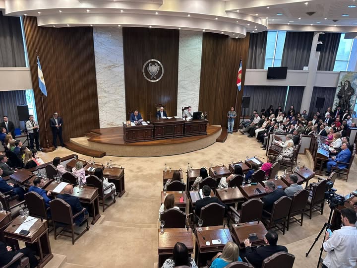 Legislatura provincial: Juraron y se incorporaron a sus bancas 40 diputados autoridades del cuerpo legislativo