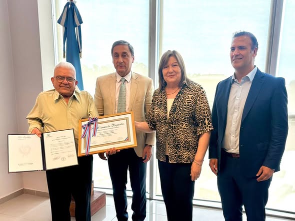 Reconocimiento al Dr. Carlos Alberto Bueno por 50 años de vocación y servicio en Las Termas