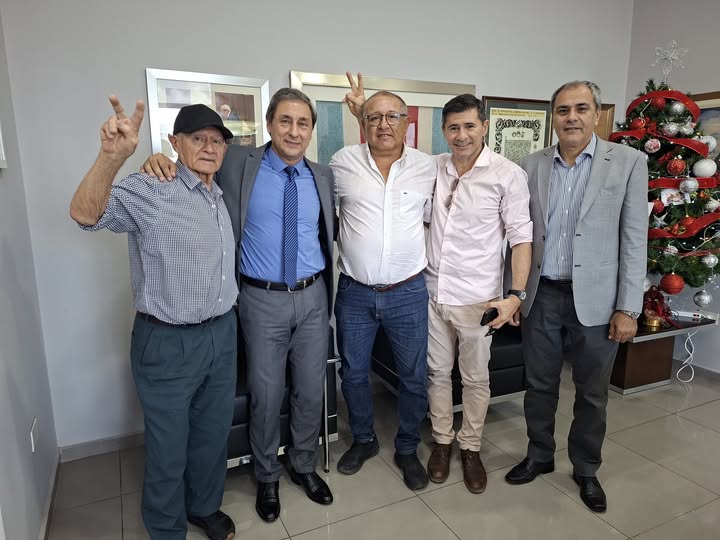 Silva Neder recibió a la dirigencia de Villa Río Hondo en la Legislatura Provincial