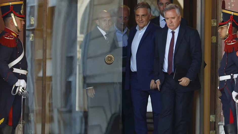 Llaryora advierte sobre el «precipicio» de la Caja de Jubilaciones por la deuda nacional Llaryora advierte sobre el «precipicio» de la Caja de Jubilaciones por la deuda nacional