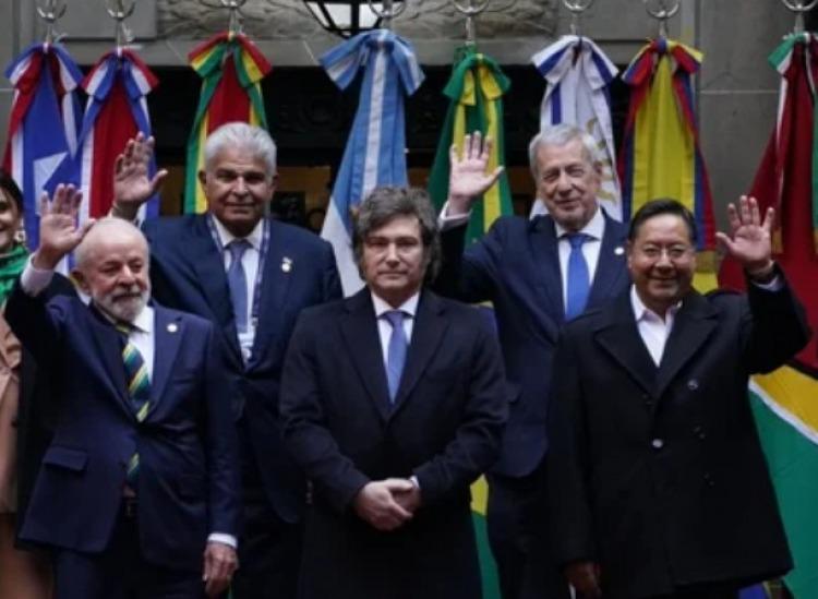 Mercosur: Milei evalúa asistir a la Cumbre para presionar por la apertura comercial