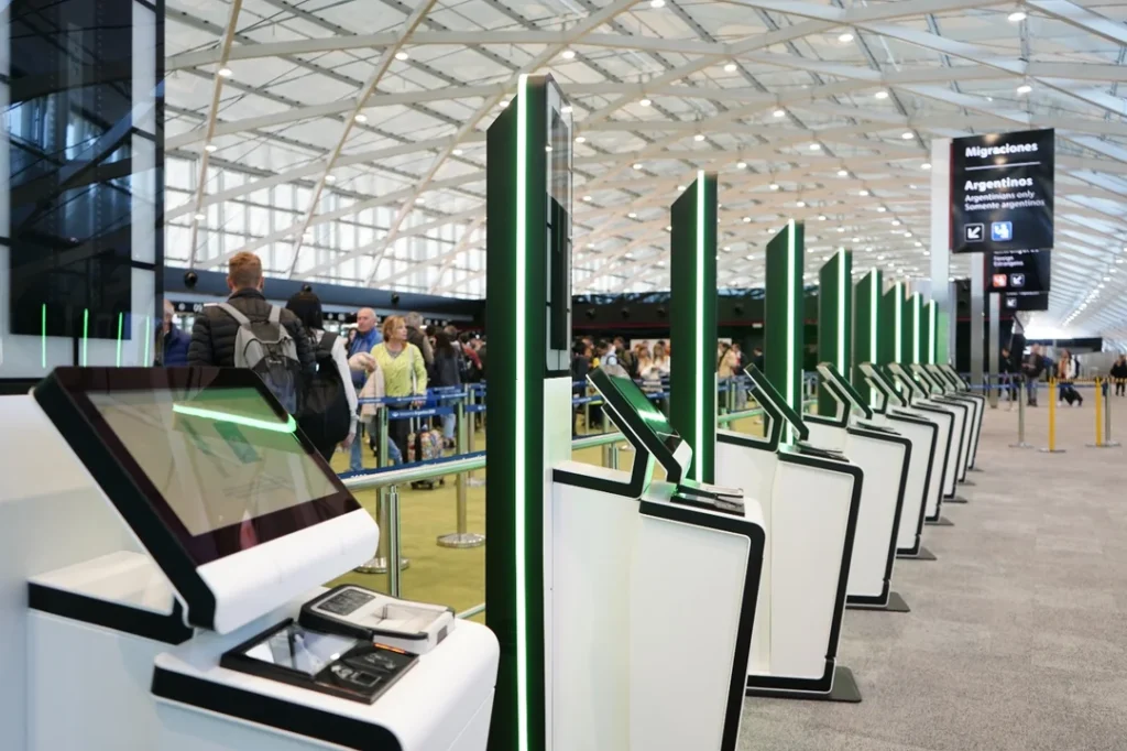 El gobierno alista un decreto para dotar a migraciones de “capacidad operativa propia” y realizar expulsiones El gobierno alista un decreto para dotar a migraciones de “capacidad operativa propia” y realizar expulsiones