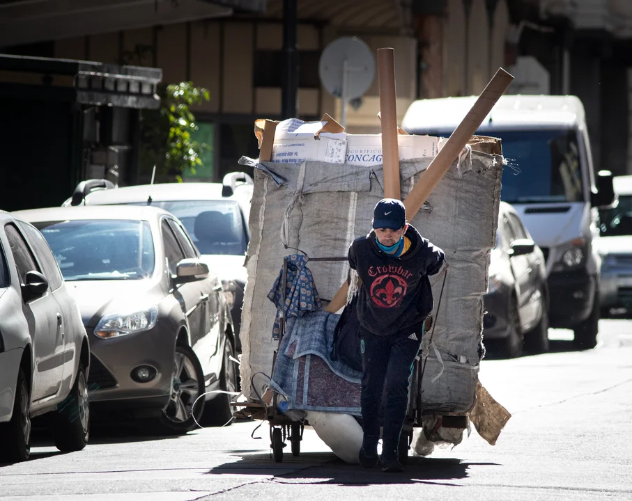 Gobierno: Reducción de la pobreza y estabilidad de precios