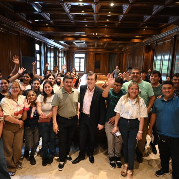 El gobernador Zamora recibió a alumnos de Pozo Hondo en el cierre anual del programa “Conociendo Mi Provincia”