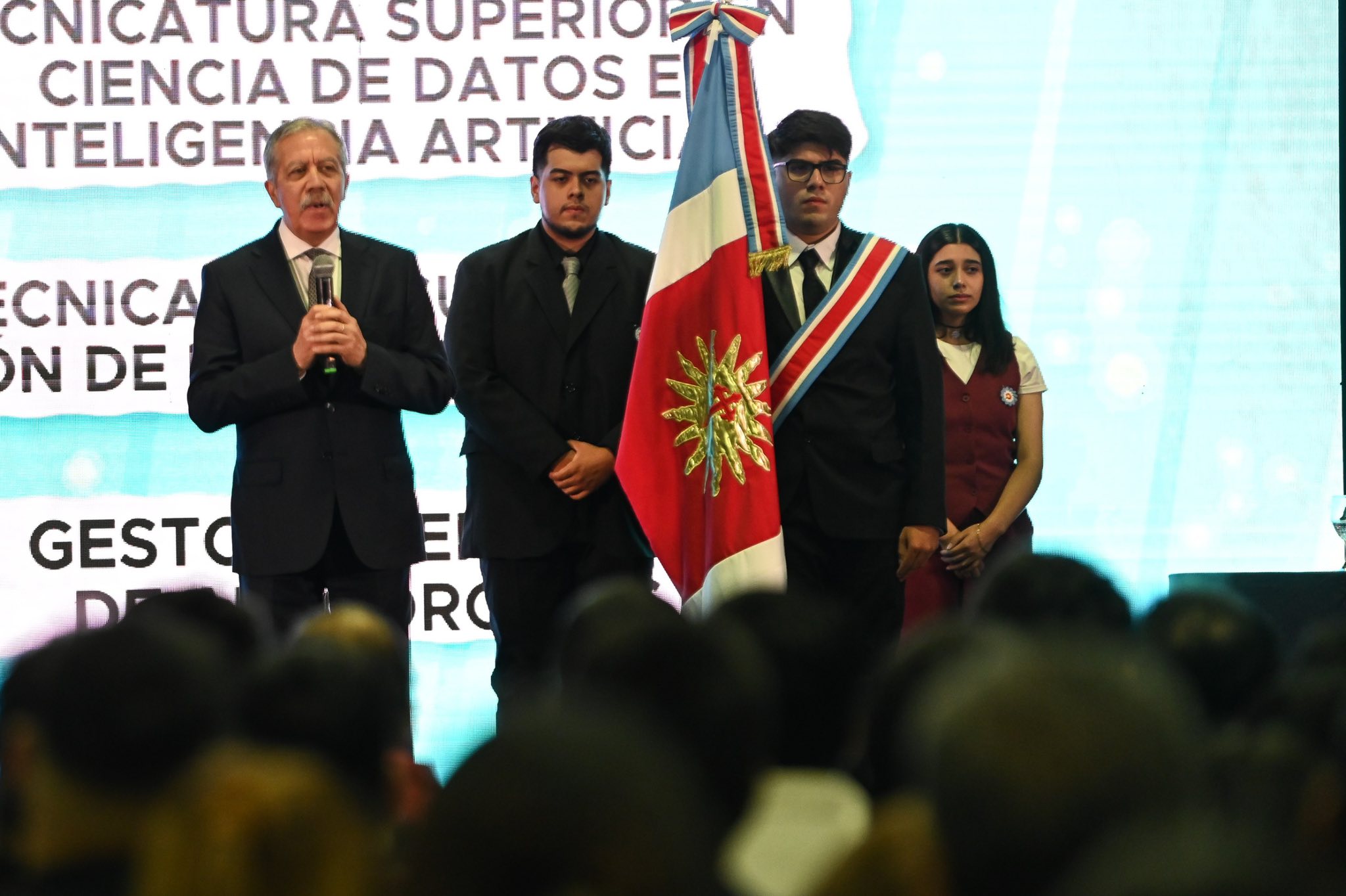 Elías Suárez participó del acto de colación de 198 nuevos egresados del ITSE y anunció la ampliación del edificio educativo