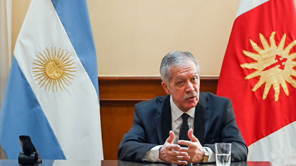 Elías Suárez firmó un decreto para reforzar el control del gasto público