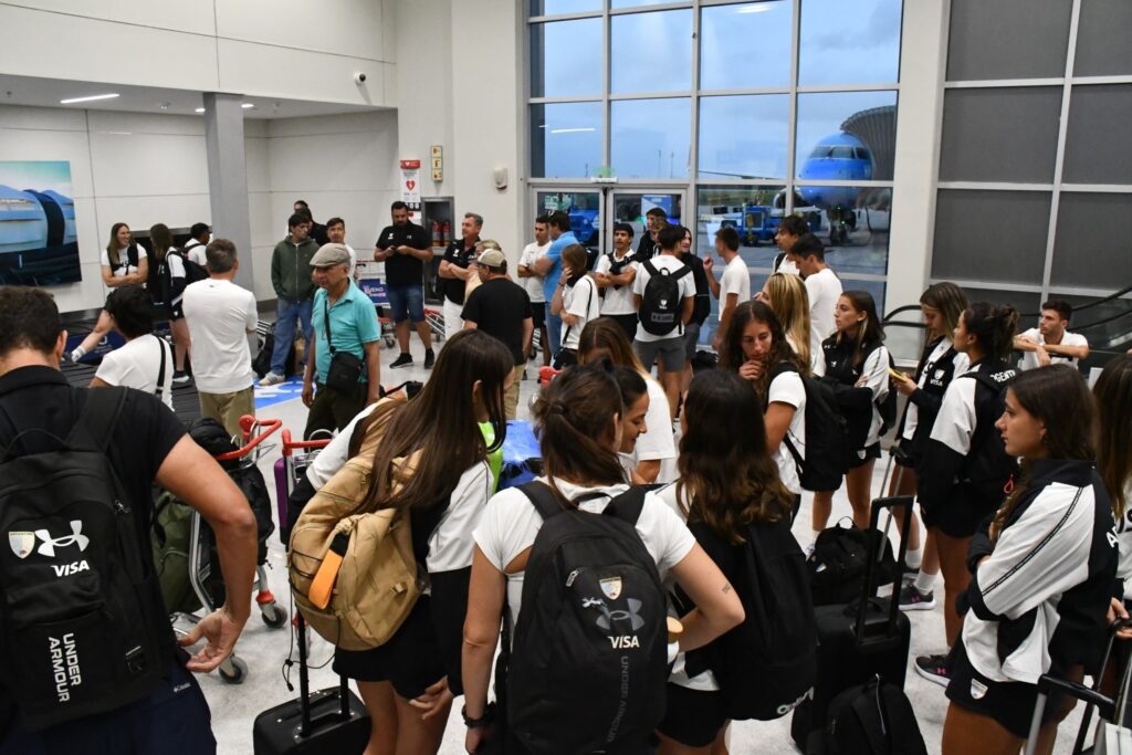 Los Leones y las Leonas llegaron a la prpvincia para participar de la FIH Pro League