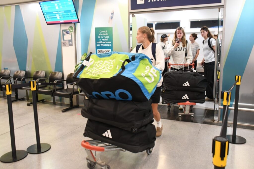 El seleccionado de hockey de Países Bajos llegó a Santiago El seleccionado de hockey de Países Bajos llegó a Santiago