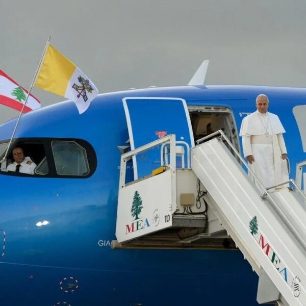 El Papa León XIV llega al Líbano en el último día de su gira pastoral