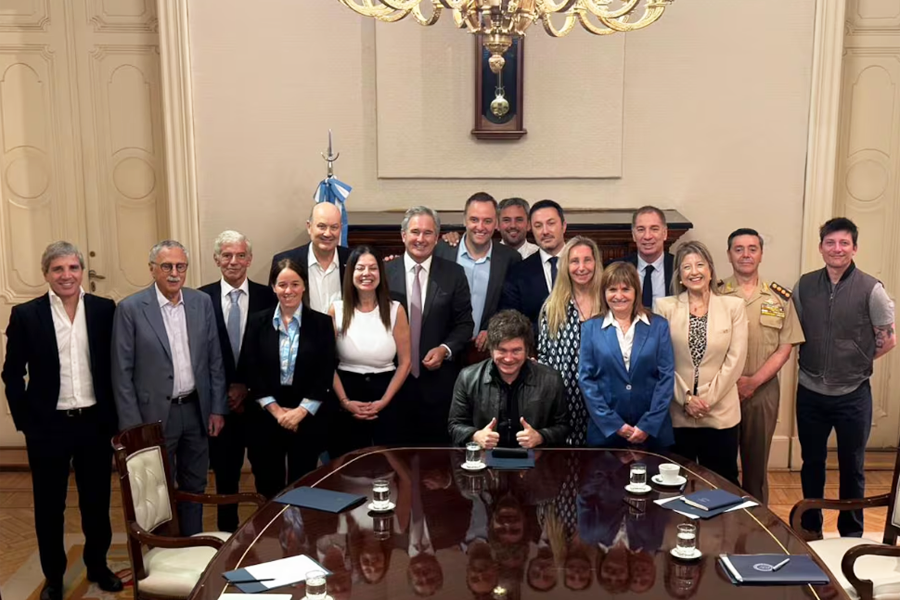 Congelamiento salarial genera malestar y funcionarios piden aumento a Milei