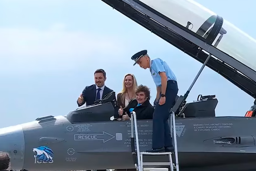 Milei Resalta la Llegada de los F-16: «Los Nuevos Custodios del Espacio Aéreo Argentino» Milei Resalta la Llegada de los F-16: «Los Nuevos Custodios del Espacio Aéreo Argentino»