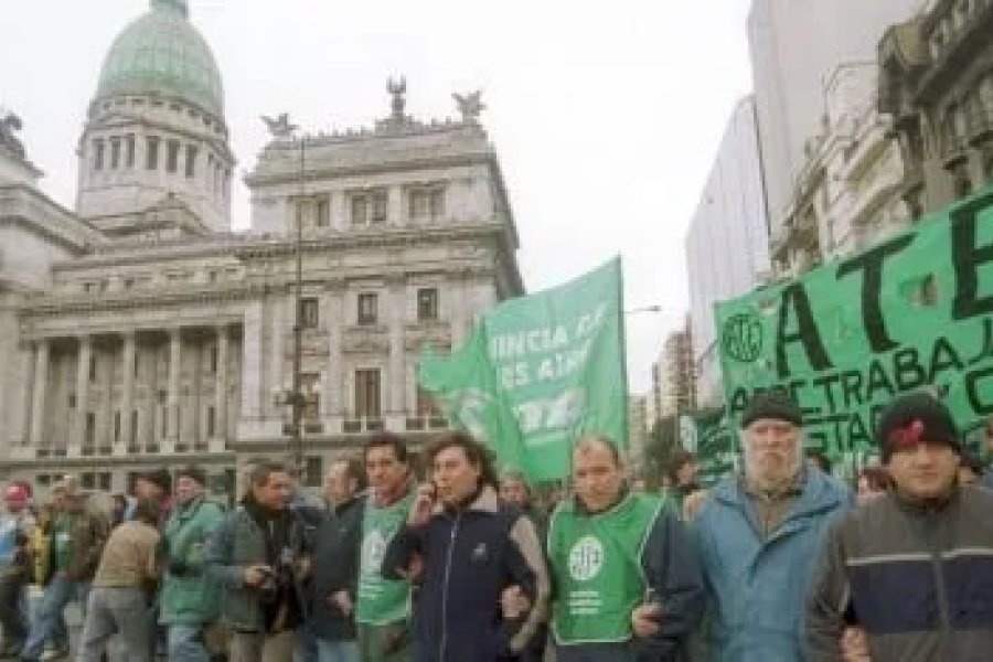 El gobierno descontará el día a empleados públicos adheridos al paro nacional de ATE El gobierno descontará el día a empleados públicos adheridos al paro nacional de ATE